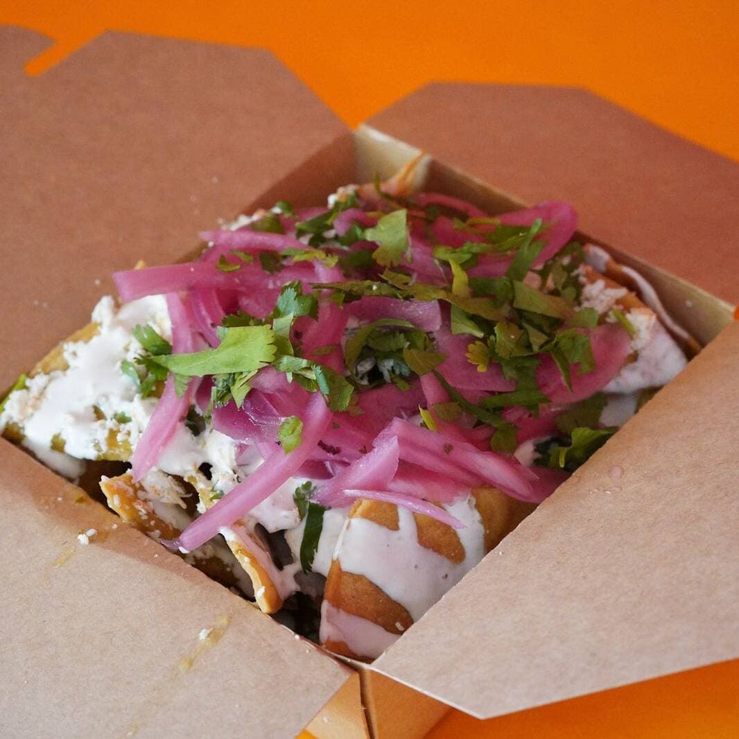 Chilaquiles con Tiras de Pollo