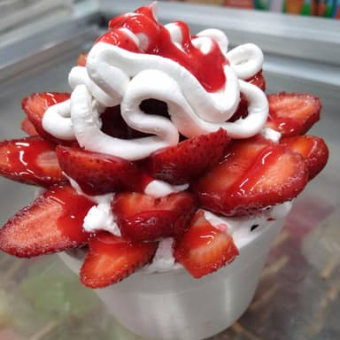 Fresas Naturales con Chantill y Mermelada