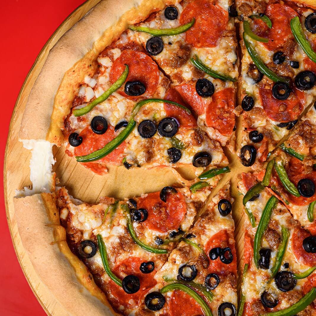 Pizza Meat Delizzima con Orilla Rellena