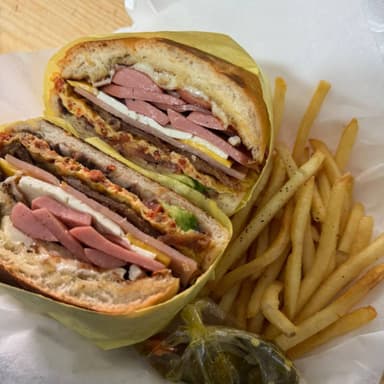 Cubana con Papas Fritas