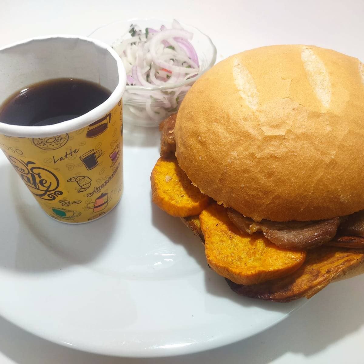 Pan con Chicharrón y Café