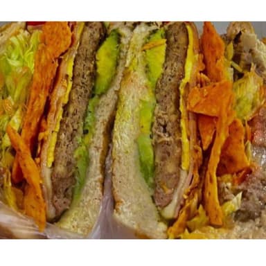 HAMBURGUESA CON DORITOS