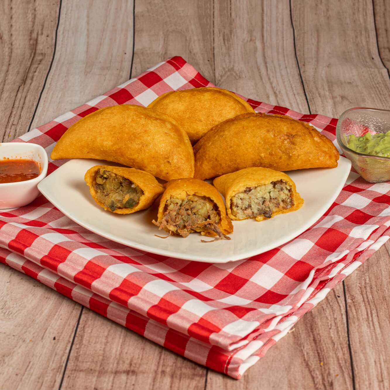 Empanada de Carne Desmechada