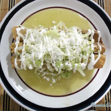 FLAUTAS DE POLLO