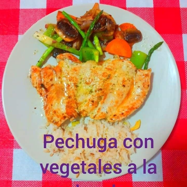 pechuga con vegetales a la plancha