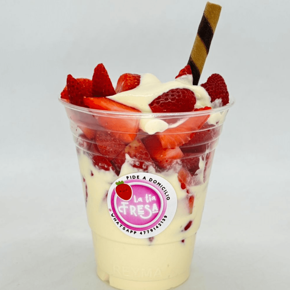 VASO DE FRESAS CON CREMA