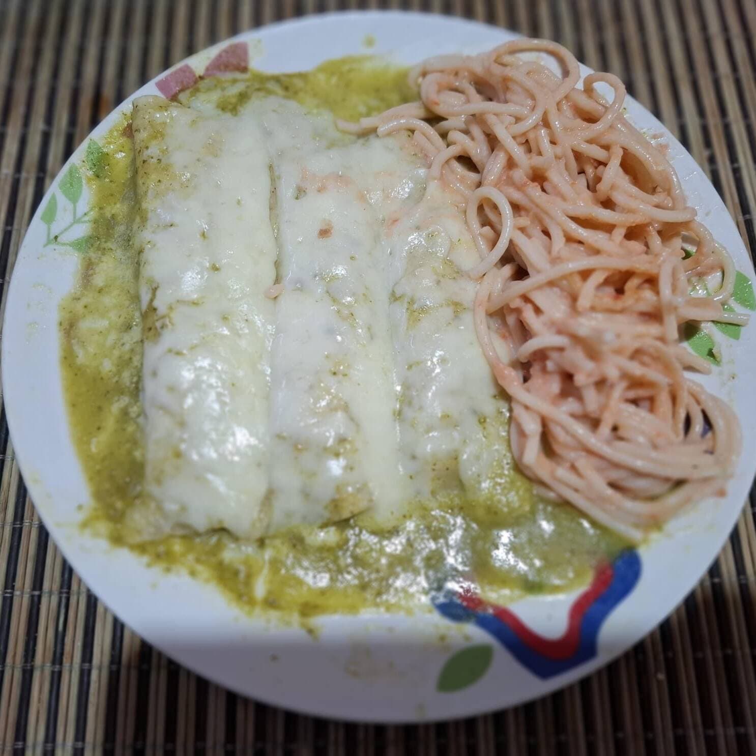 Enchiladas Suizas con Te Helado