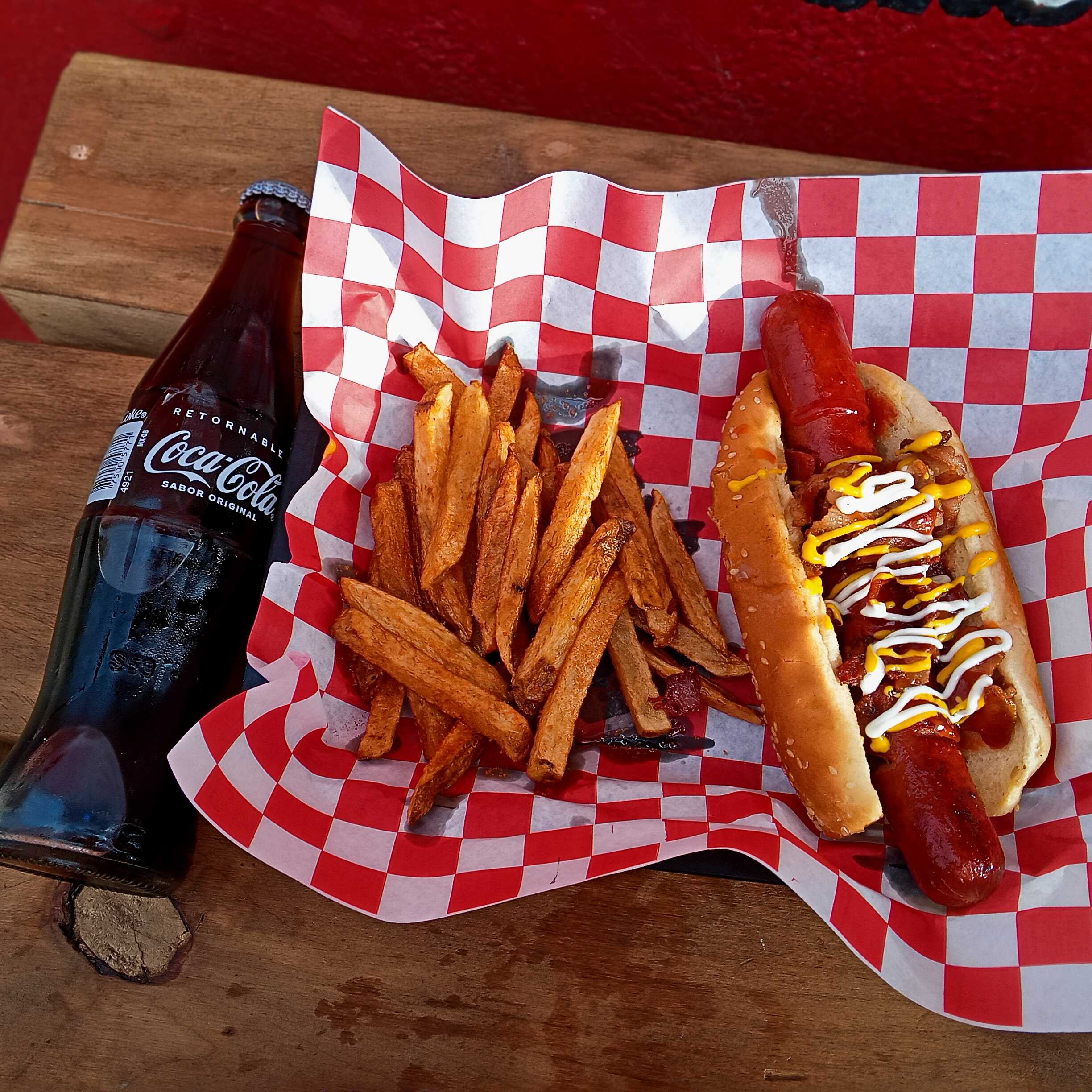 Hotdog Costco, papas y bebida