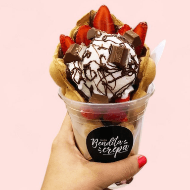 Wowffle de NUTELLA CON FRESA, KINDER Y HELADO