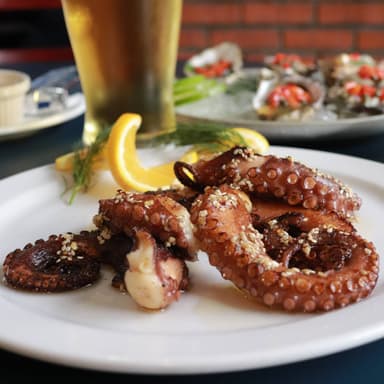 Botana de Pulpo al Ajonjolí