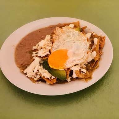 Chilaquiles con Huevo estrellado