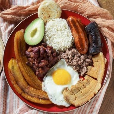 Bandeja Paisa + limonada (10oz)