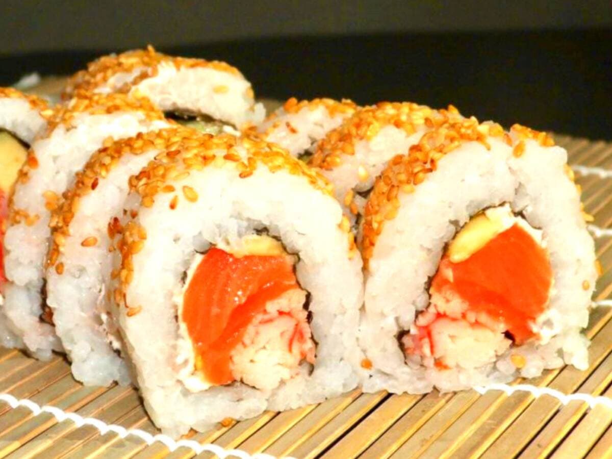 SALMON SUSHI 🍣