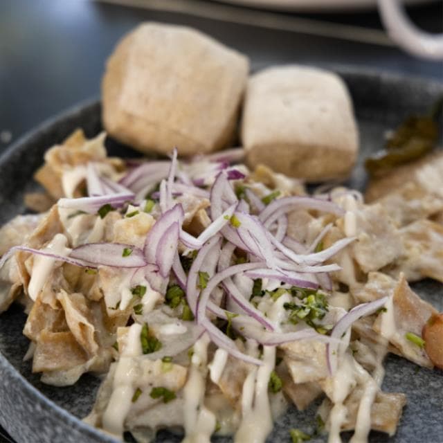 CHILAQUILES GÜERITO Y REQUESON