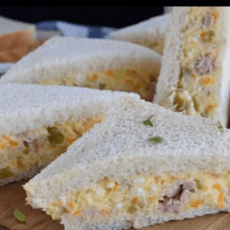 Sándwich de Ensalada Rusa