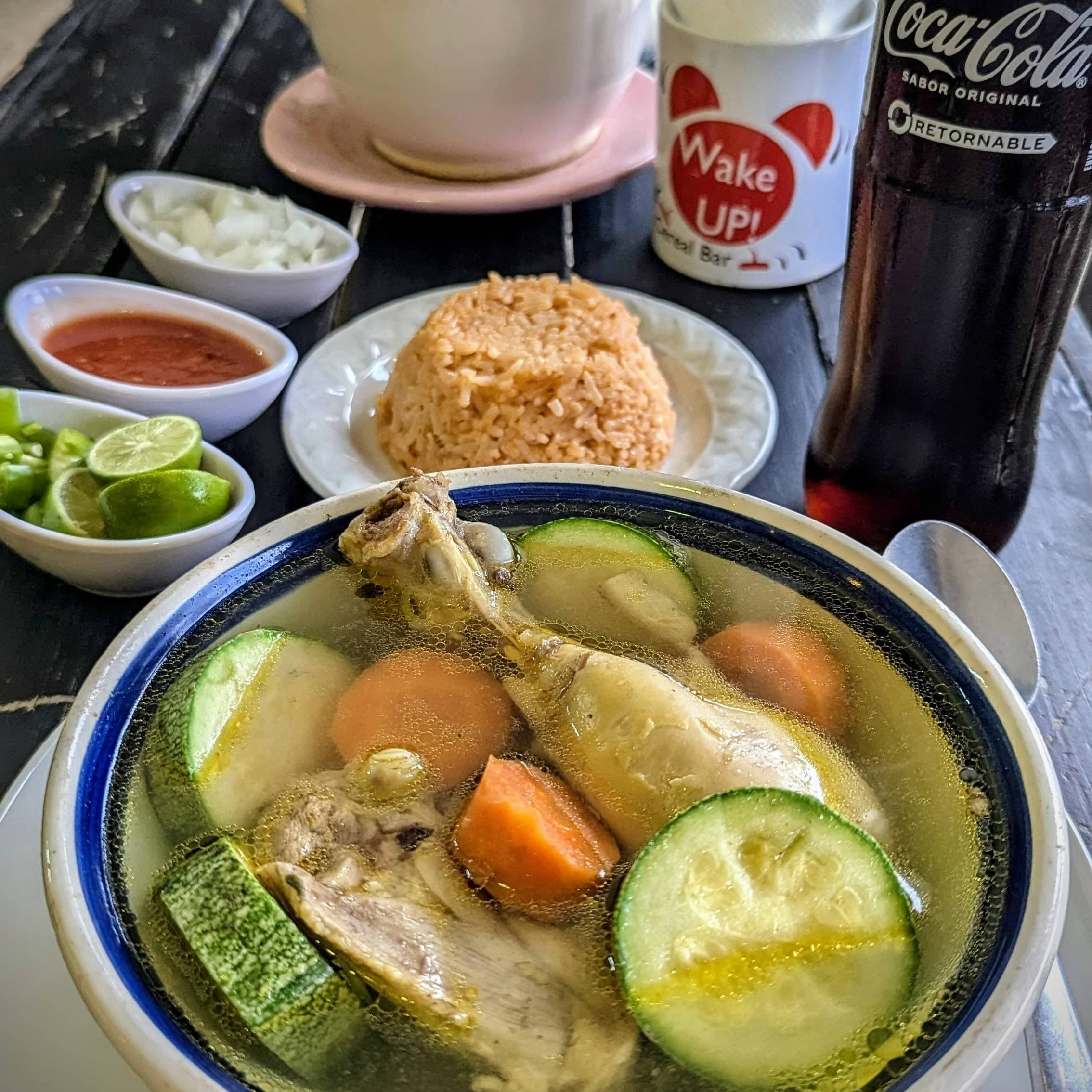 Caldo de Pollo con Verduras