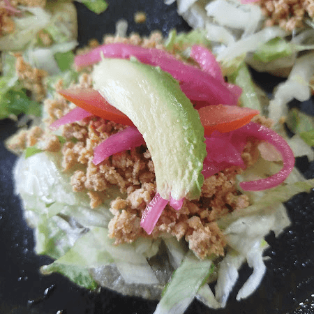 Panucho de carne molida de cerdo (1 pza).