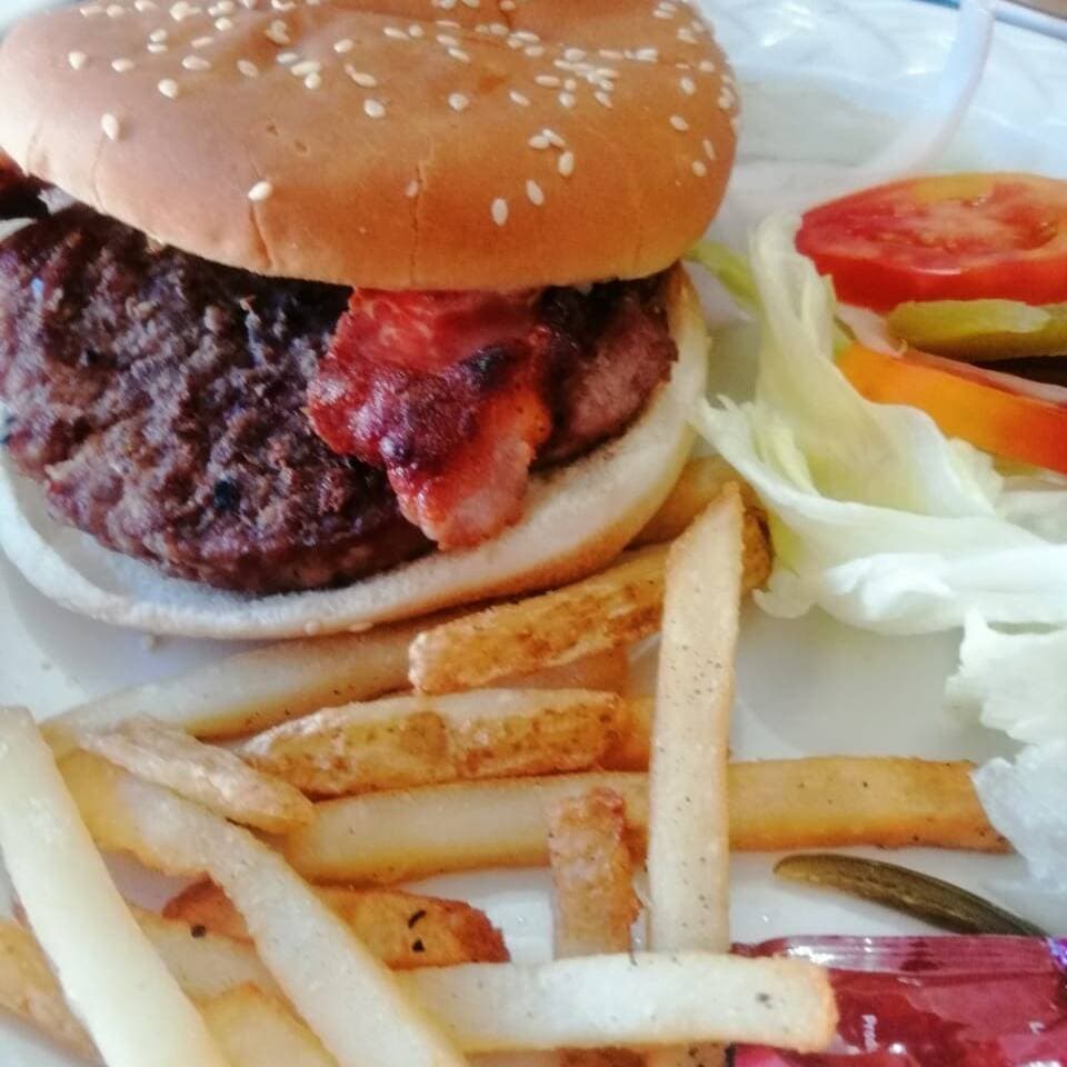 HAMBURGUEZA DE RES + MALTADA