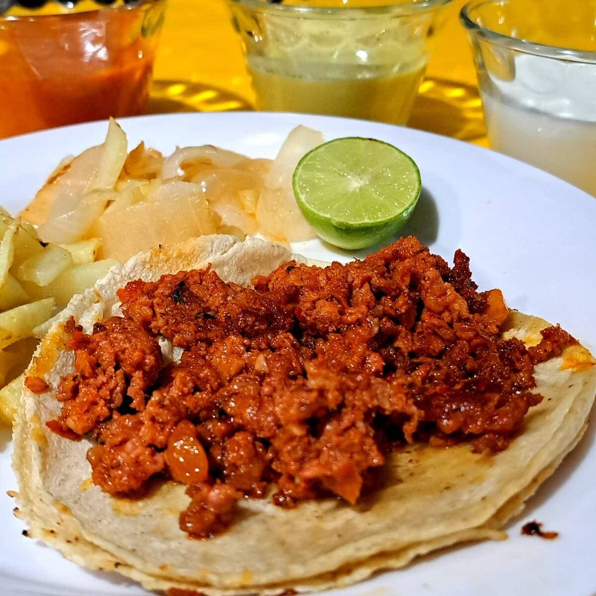 TACO DE LONGANIZA CON PAPAS FRITAS