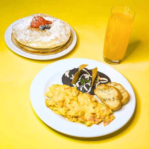 Combo Huevos con Tocino + Hot Cakes