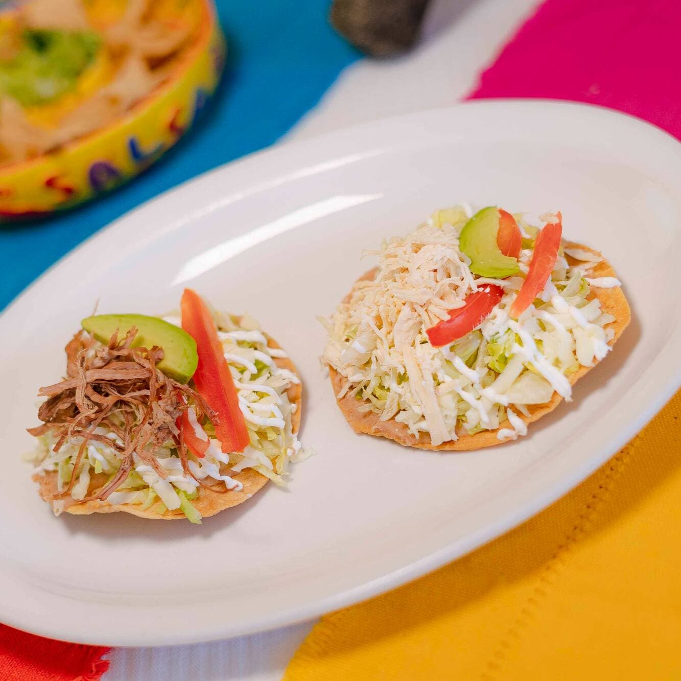Tostadas de Pollo o Deshebrada