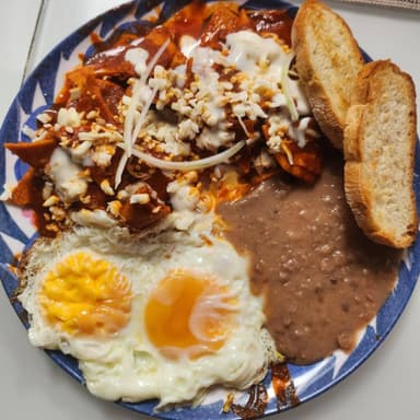 Chilaquiles con Huevo