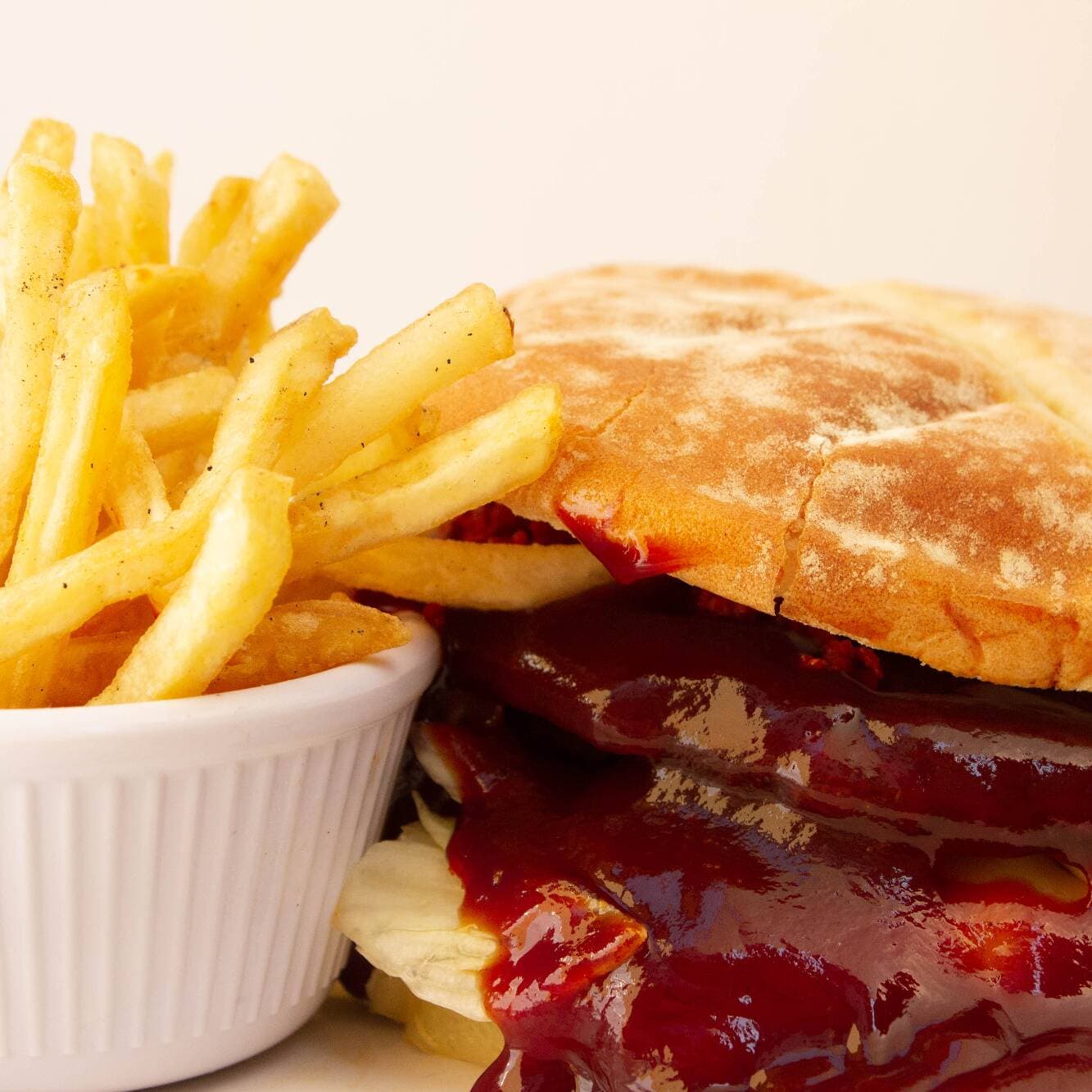 Hamburguesa BBQ (Promo con Porcion Papas )