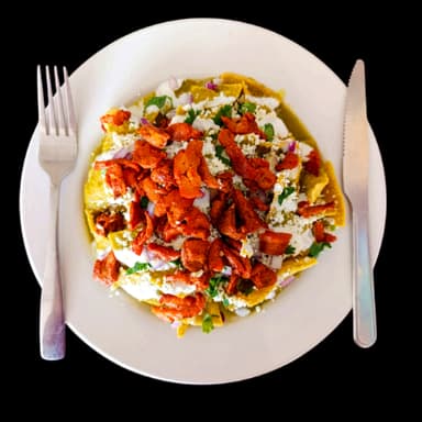 Chilaquiles Rojos con Carne al Pastor y Huevo