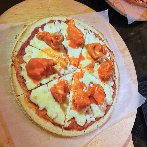 Mini pizza de boneless.
