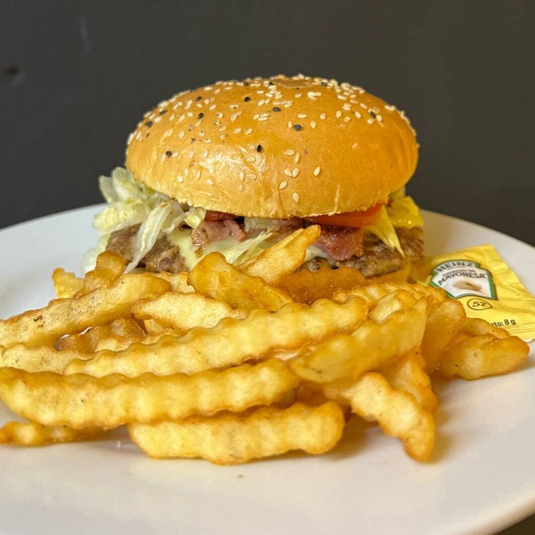 Hamburguesa sencilla con papas