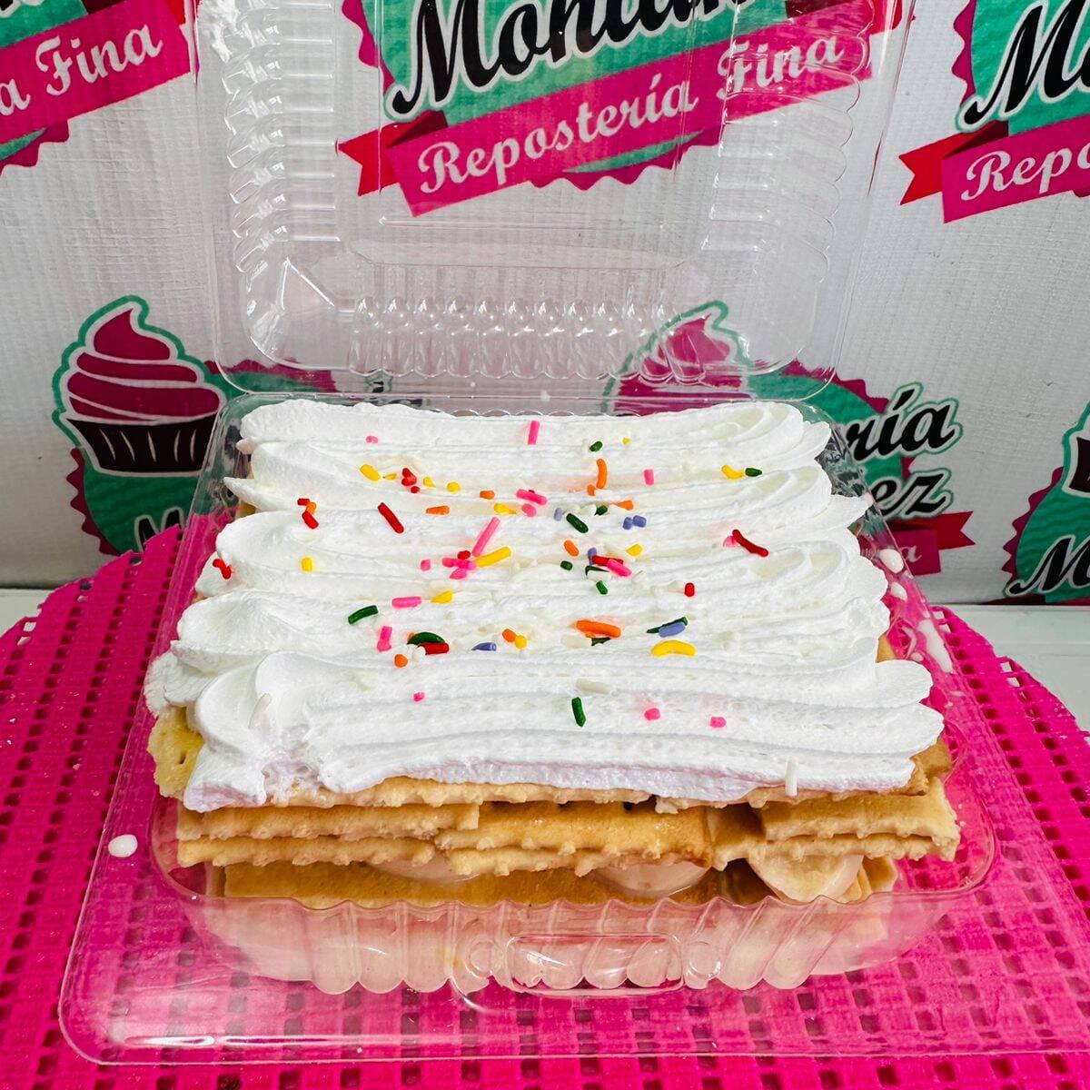 Pastel de galletas aviones, relleno de crema paste