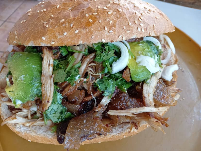 La Cubana Tortas Gigantes