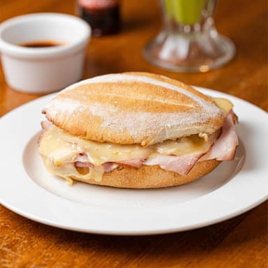 TORTA DE JAMÓN ENVINADO