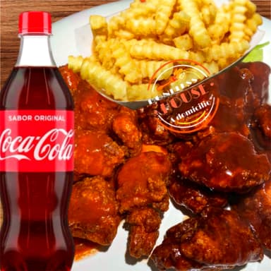 Boneless Mitad y Mitad, Papas y Coca Cola 600 Ml