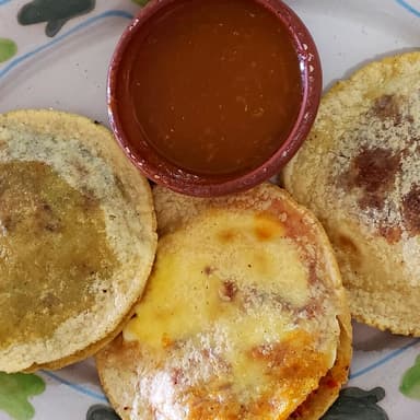 Gordita de Bistec a la Mexicana