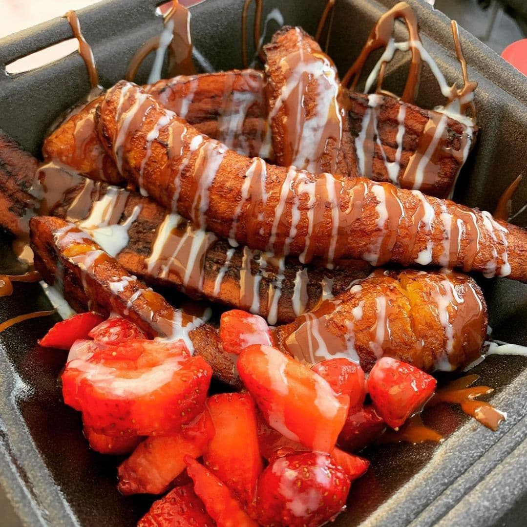 Platanos con fresas