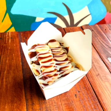 Mini Hot Cakes con Cajeta, Lechera y Platano