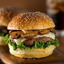 CHICKEN BURGER CON CHAMPIÑONES  🐔  🍄$130 A $110