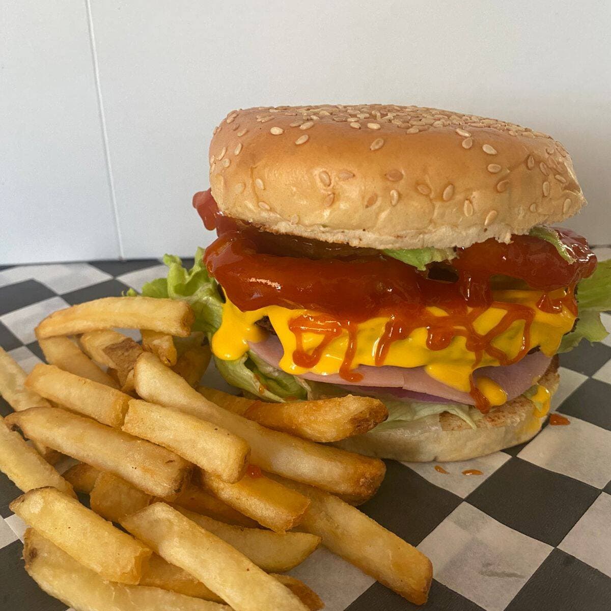 Burger BBQ y Aros de Cebolla