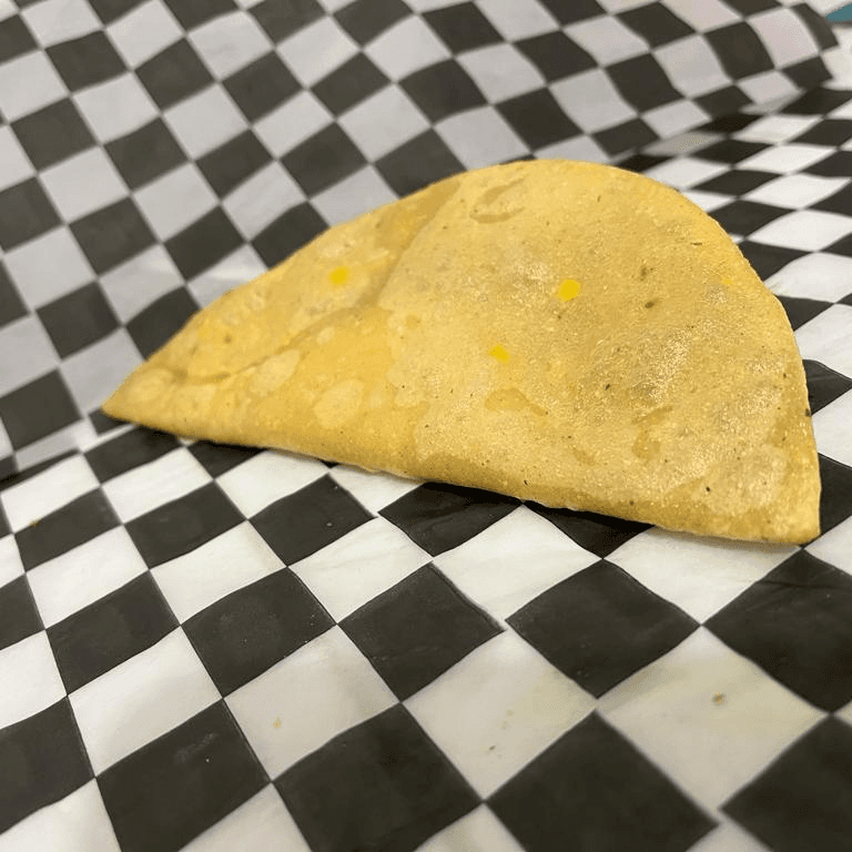 Empanada de Tinga de Pollo.