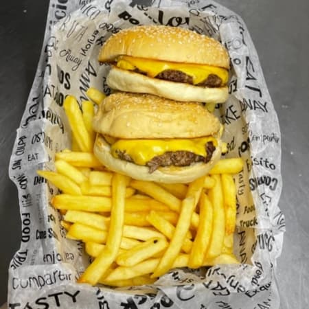 Combo De 2 Hamburguesas + Papas Fritas