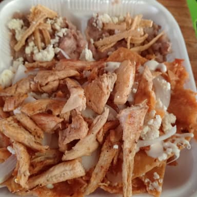 Chilaquiles con Pechuga de Pollo