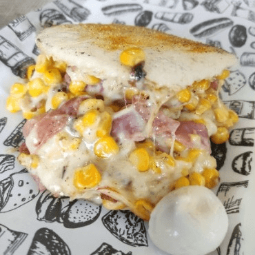 Arepa Maíz y Tocineta en Combo