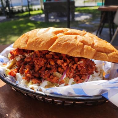 Torta de Chilaquiles con Longaniza