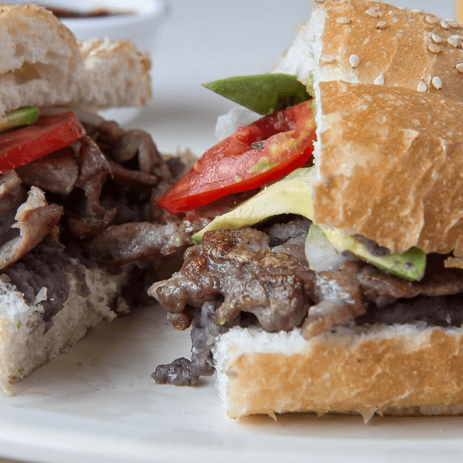 Torta de asada con queso cheddar