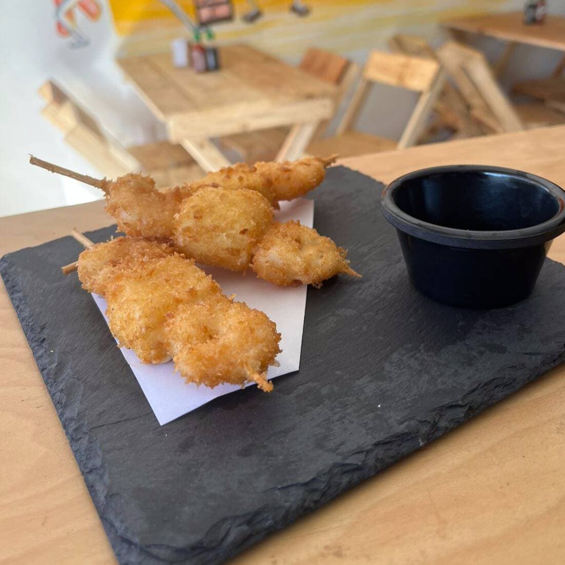 Brochetas de Queso y Camarón