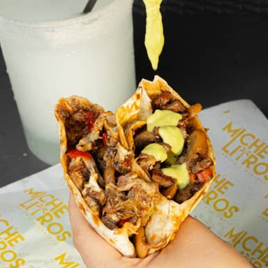 Mega Burrito de Frijoles con Arrachera.