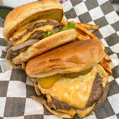 Cheese Burger + Papas