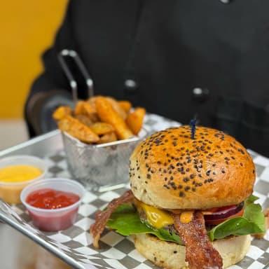 Hamburguesa Clásica (Papas Gratis!)