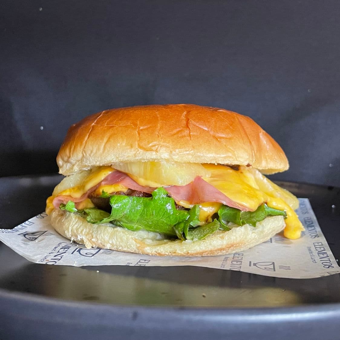 Hamburguesa Hawaiana + Porción de Papas
